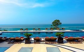 Centara Grand Phratamnak Resort Pattaya 5*